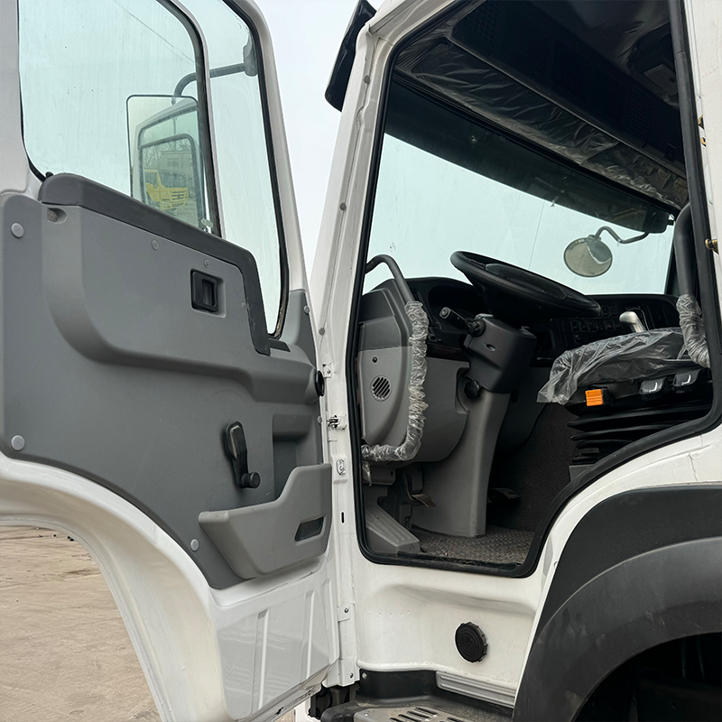 SINOTRUK HOWO Grúa Montada en Camión Solución de Elevación y Transporte de Alta Resistencia