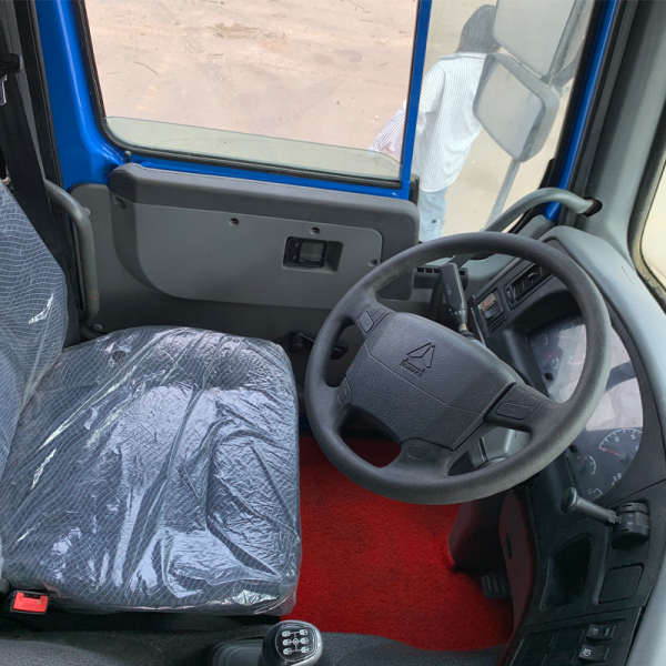 Howo azul 8x4 detalles 10