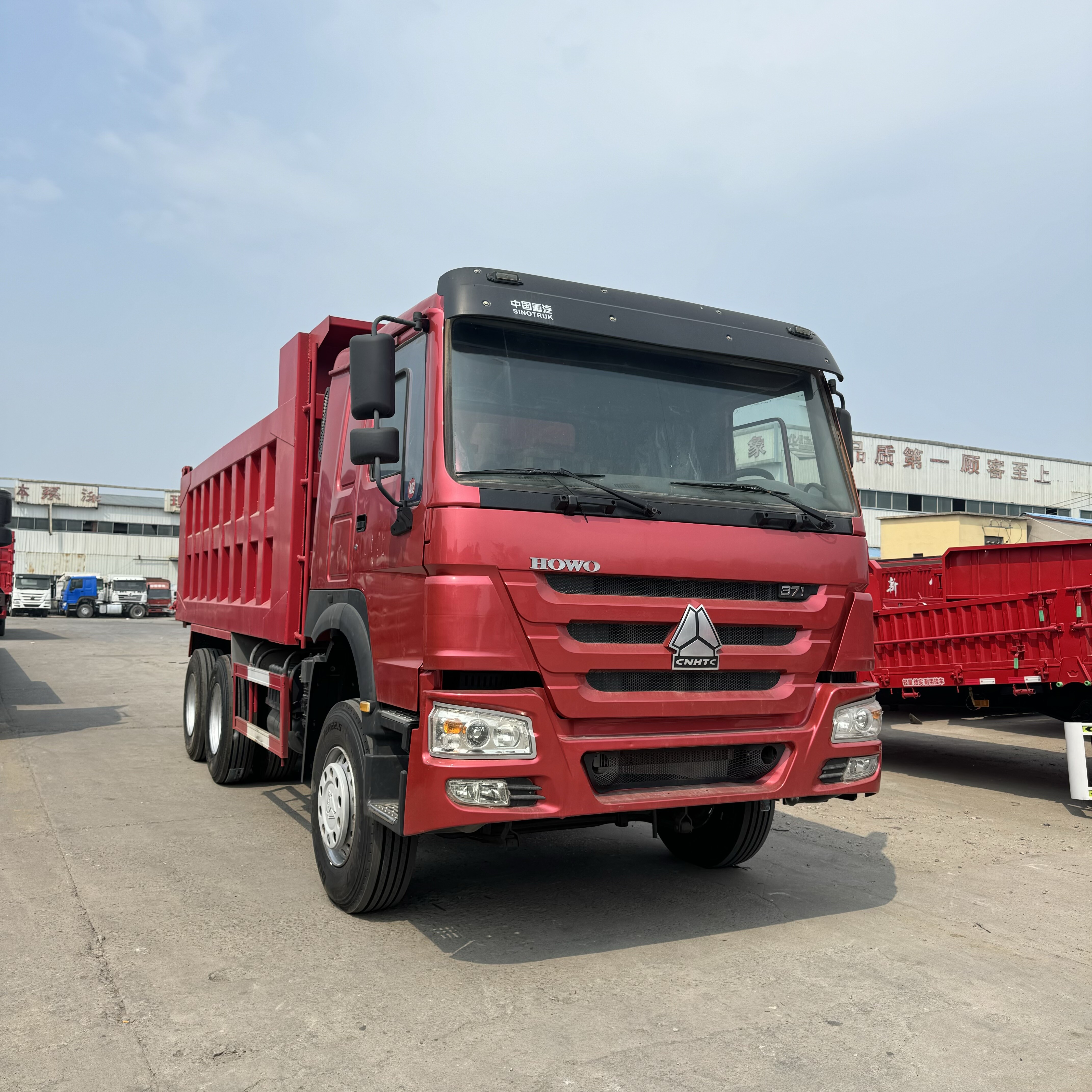 Camión volquete SINOTRUK HOWO 6x4 | Volquete de 336 CV-371 CV para construcción y minería