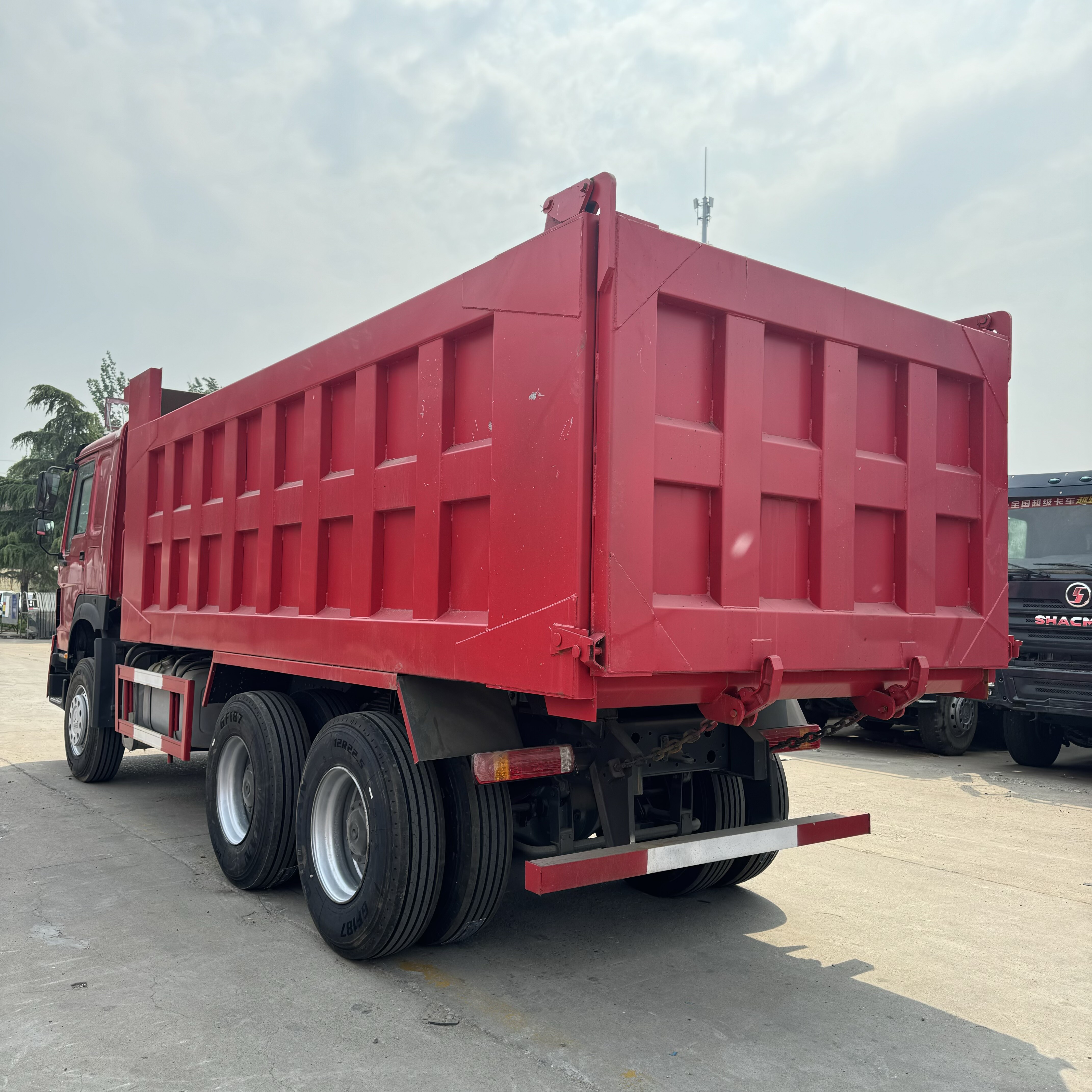 Camión volquete SINOTRUK HOWO 6x4 | Volquete de 336 CV-371 CV para construcción y minería