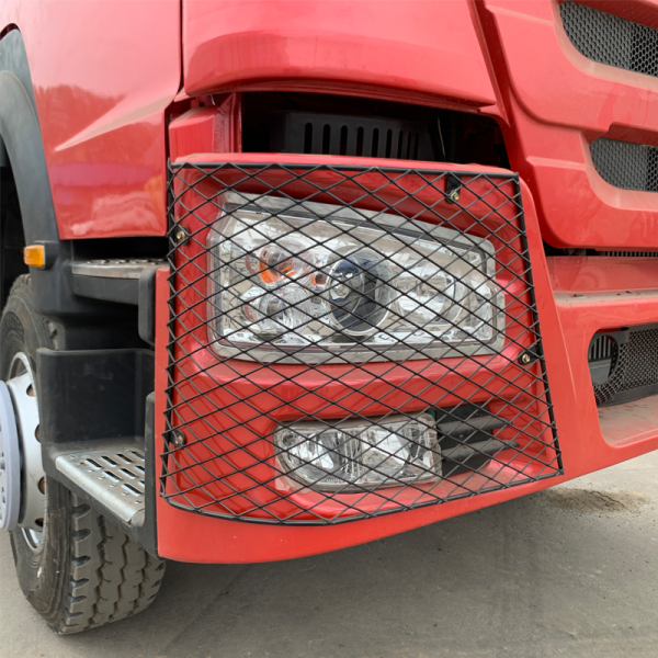 Detalles del volquete rojo HOWO 6x4 11