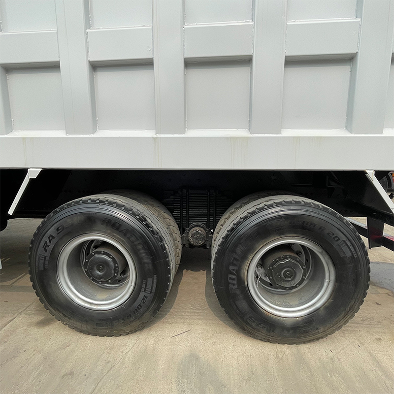 Camión volquete SHACMAN F3000 8x4 Campeón en transporte pesado para minería global y megaproyectos