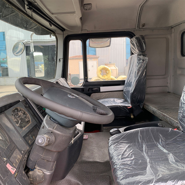 Descarga automática Shacman 6x4 negra detalle 1