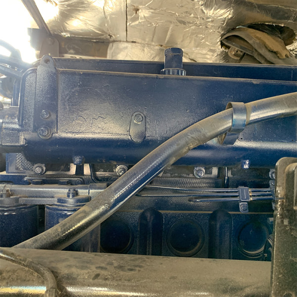 Descarga automática Shacman 6x4 negra detalle 3