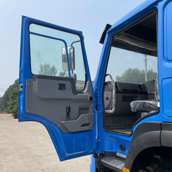 Camión volquete azul HOWO 6x4 U detalle 6