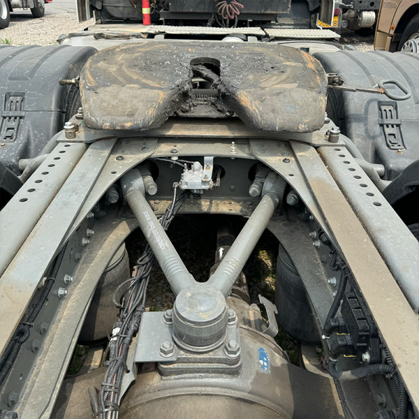 Detalle del remolque blanco 6x4 de Sinotruk 1