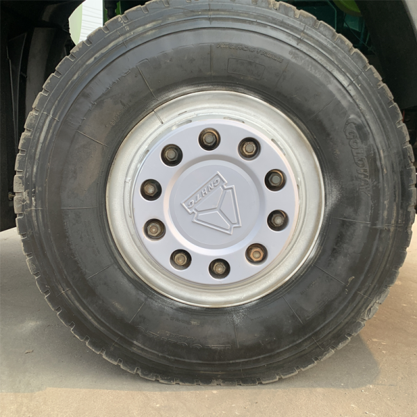 detalle verde de tanque de aceite 6x4 豪8369