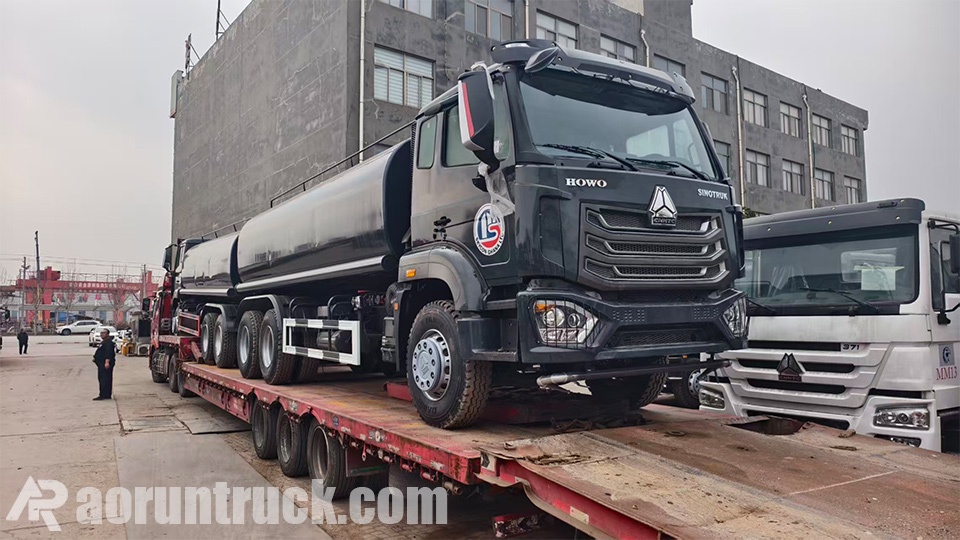 Dos camiones cisterna Hohan parten hacia Malí Dos camiones cisterna Hohan parten hacia Malí