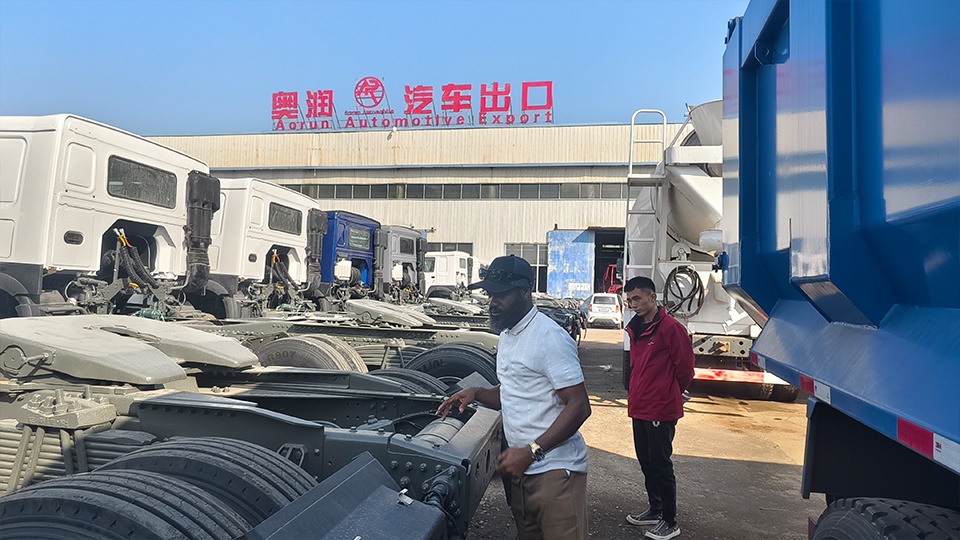 Cliente nigeriano compra el camión tractor HOWO 6x4 de servicio pesado