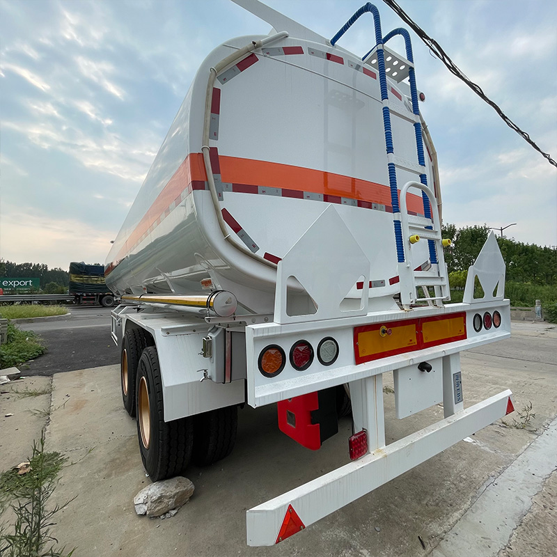 Remolque cisterna de 2 ejes de 40000L