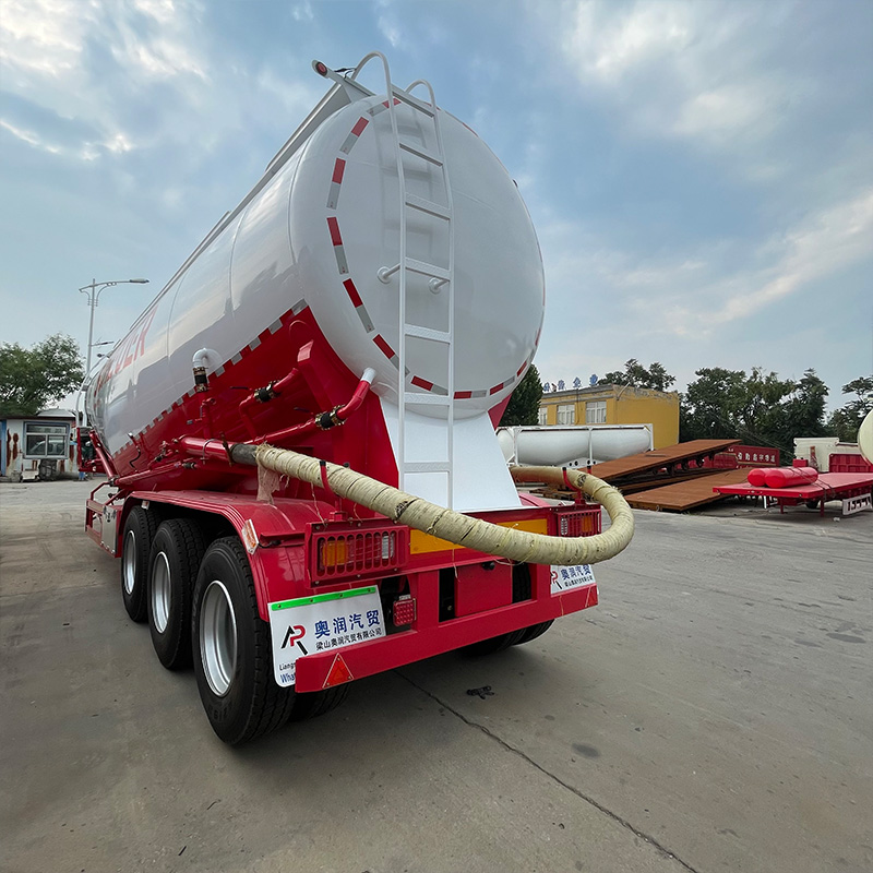 Remolque cisterna de cemento a granel de 3 ejes y 40 m³