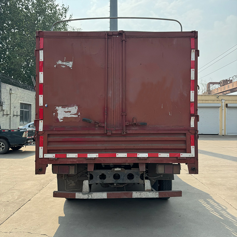 HOWO 4x2 Camión de Carga con Estacas