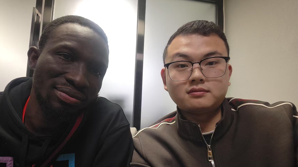 Un cliente de Congo-Brazzaville visita la fábrica de Aorun en Jinan Un cliente de Congo-Brazzaville visita la fábrica de Aorun en Jinan