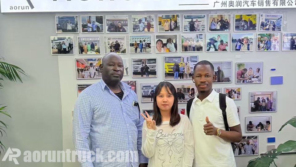 Cliente de Burkina Faso visita la oficina de Aorun en Guangzhou | Semirremolque cisterna para cemento a medida Cliente de Burkina Faso visita la oficina de Aorun en Guangzhou | Semirremolque cisterna para cemento a medida