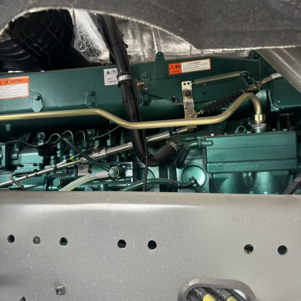 Foton Auman 6x4 volquete blanco detalle 6