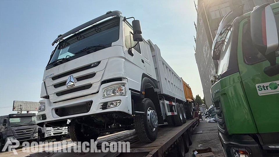 2 unidades de camiones volquete Sinotruk HOWO 6x4 exportadas a Níger