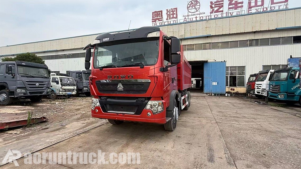 Delegación minera de Ghana inspecciona camiones volquete Sinotruk HOWO TX 6x4 durante su visita a la fábrica transporte pesado para construcción de carreteras