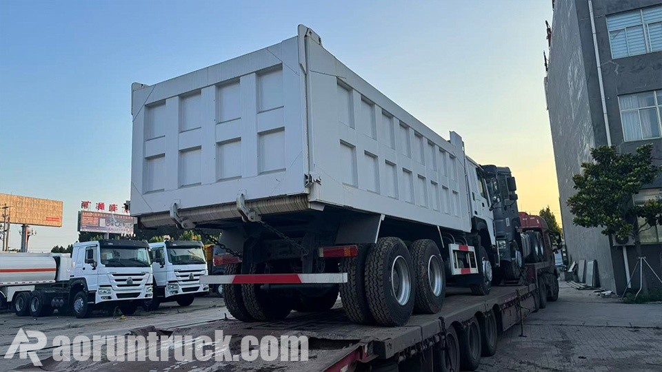 1 unidad de camión volquete Sinotruk HOWO y 1 unidad de camión tractor enviados a través del puerto de Sudán 2