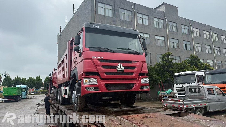 2 unidades de volquetes Sinotruk HOWO 6x4 enviadas a Libia Envío de un lote de volquetes