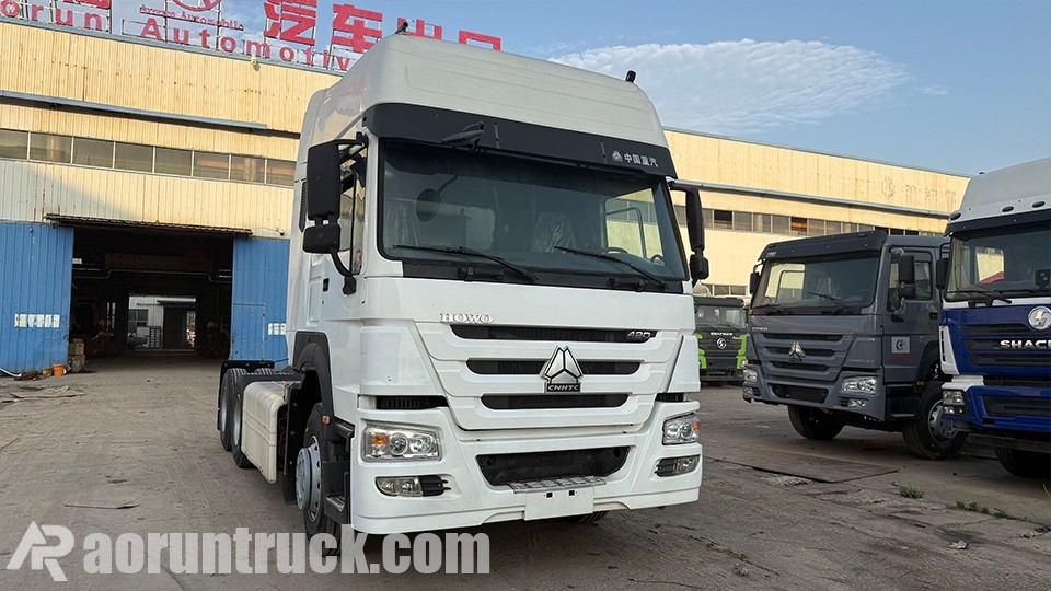 La delegación de Turkmenistán visita la fábrica de Aorun para inspeccionar los camiones tractores de gas natural SINOTRUK HOWO T7H 1