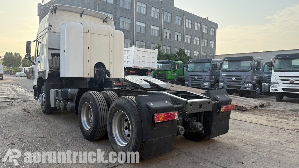 La delegación de Turkmenistán visita la fábrica de Aorun para inspeccionar los camiones tractores de gas natural SINOTRUK HOWO T7H 3