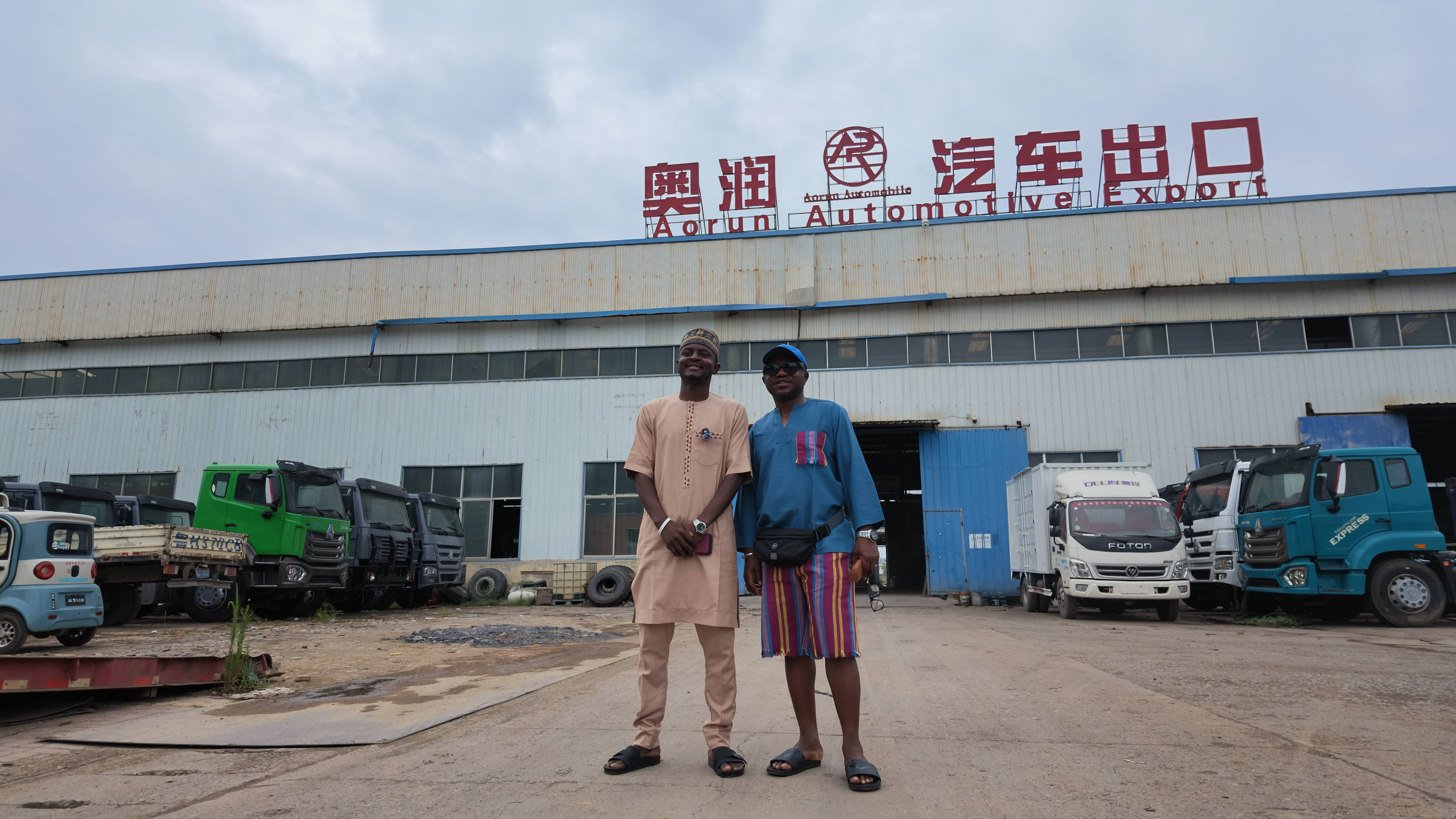 La delegación comercial de Nigeria completa la inspección de fábrica de los camiones volquete SINOTRUK HOWO