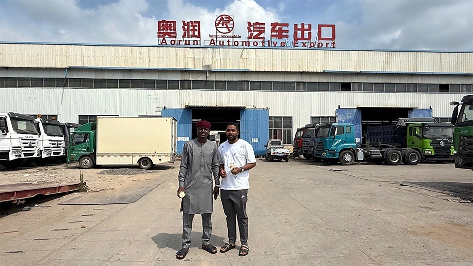 precio de exportación del camión volquete Hohan 6x4 a Níger Delegación de Níger visita la fábrica de Aorun para realizar una auditoría técnica de los camiones volquete Sinotruk Hohan 6x4