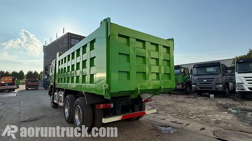 Contratista de logística y minería de Níger firma contrato y paga depósito por camiones volquete SINOTRUK HOWO 6x4
