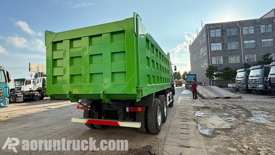 Contratista de logística y minería de Níger firma contrato y paga depósito por camiones volquete SINOTRUK HOWO 6x4