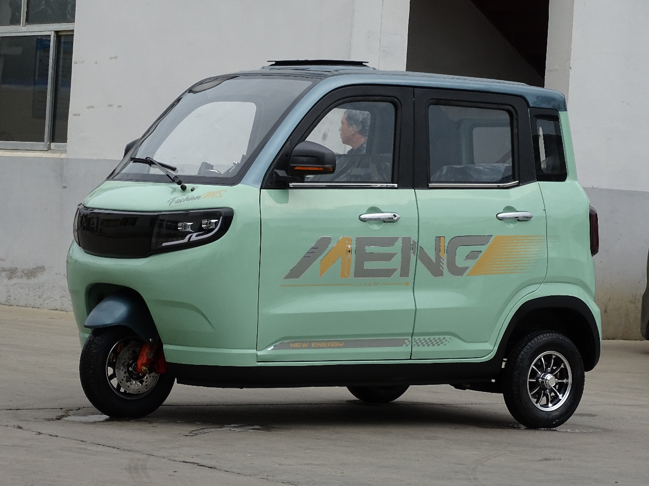 Petits tricycles électriques à batterie de bonne qualité pour adultes, scooter électrique à 3 roues fermé