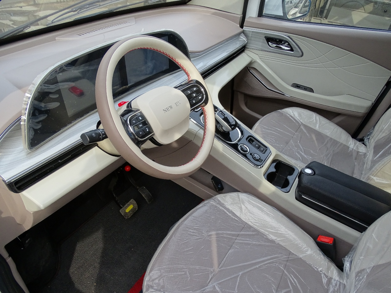 Nouveau modèle de luxe électrique à quatre roues avec une puissance de 4500W 4 places intérieur distingué fabriqué en Chine