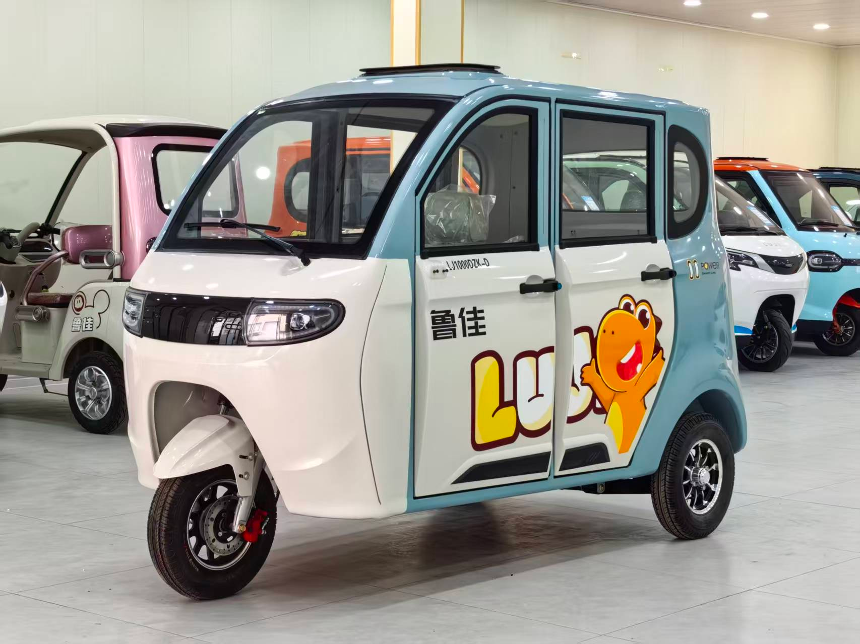Nouvelle voiture électrique mini adulte bon marché chinoise 4 roues 4 portes