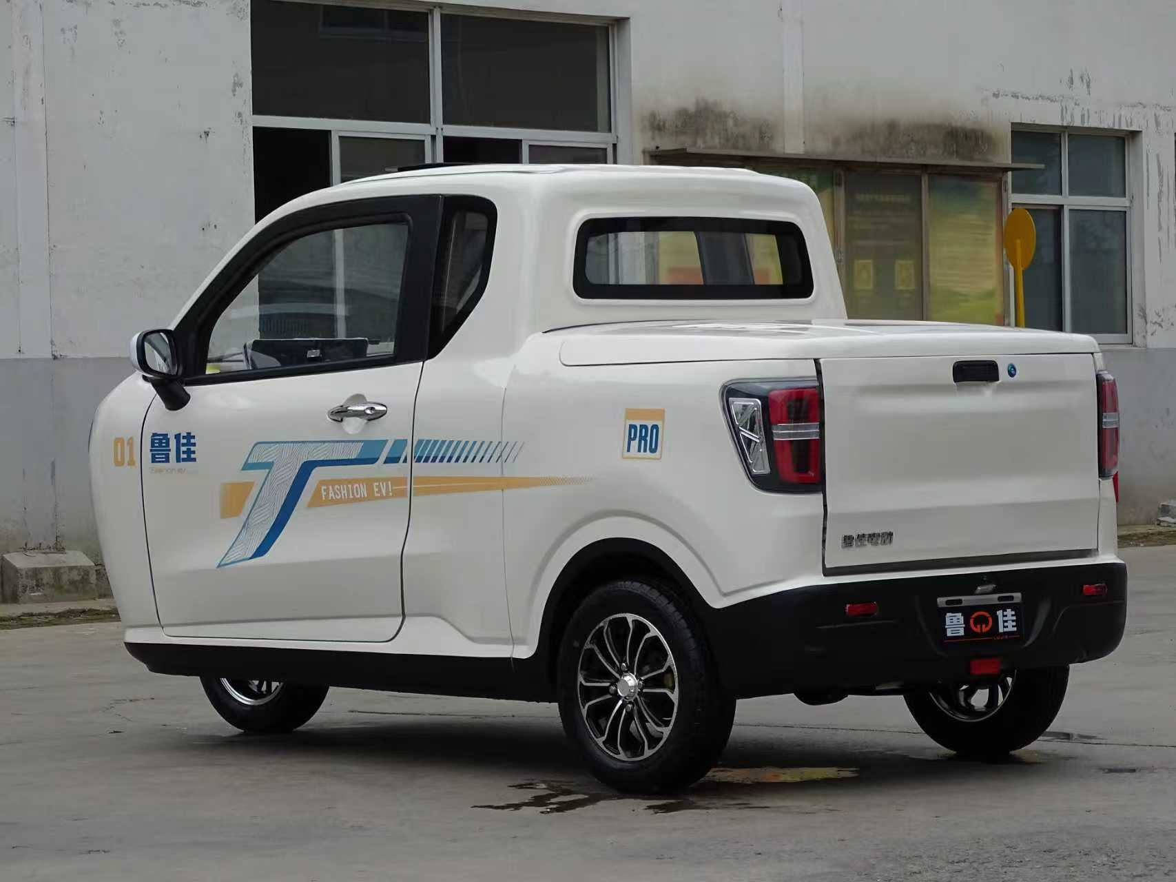 Tricycles motorisés vendus en usine avec carrosserie fermée à trois roues et économes en carburant