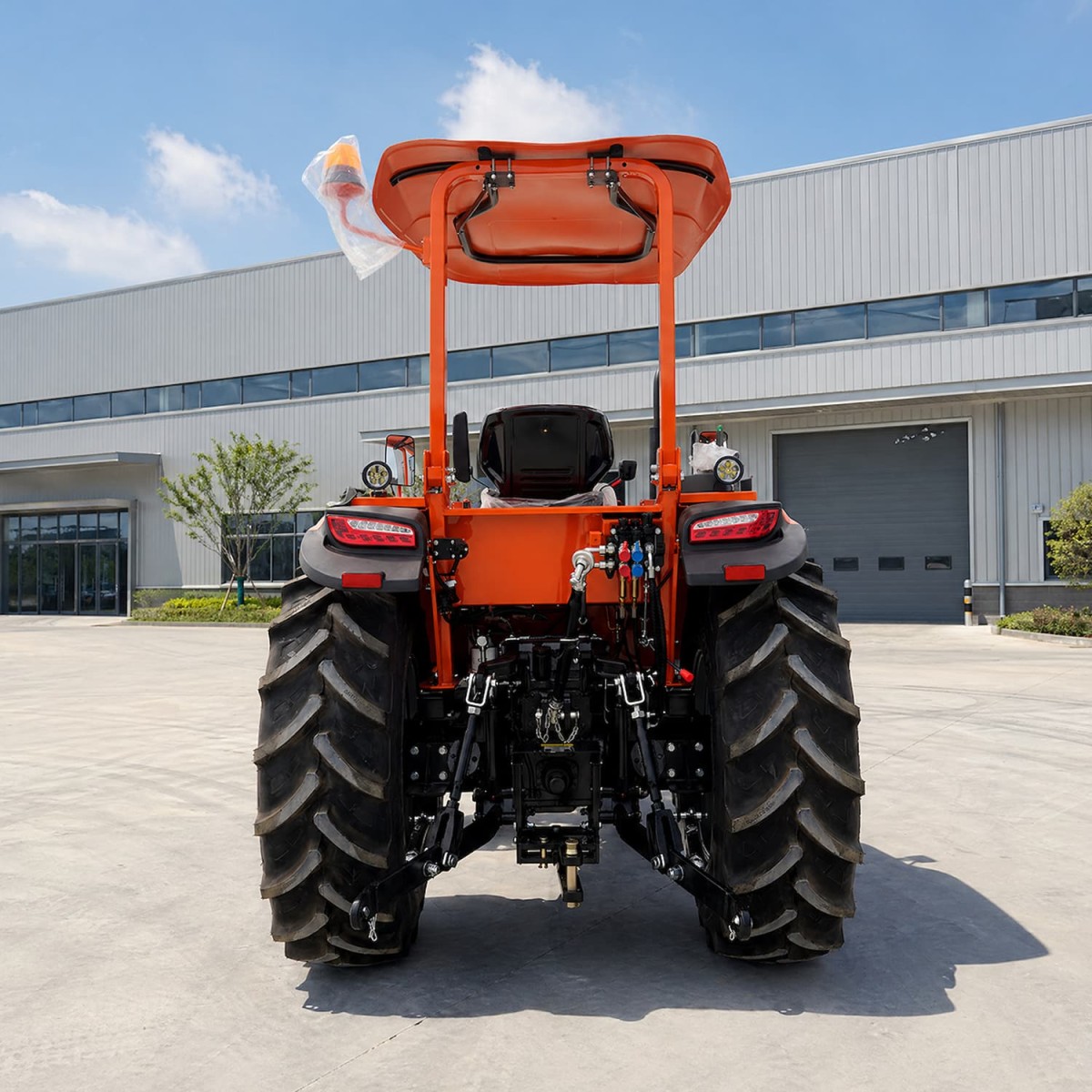 1785288719940902844757164032.jpg Trator 100 CV 4x4 OXPLO OX1004-4R