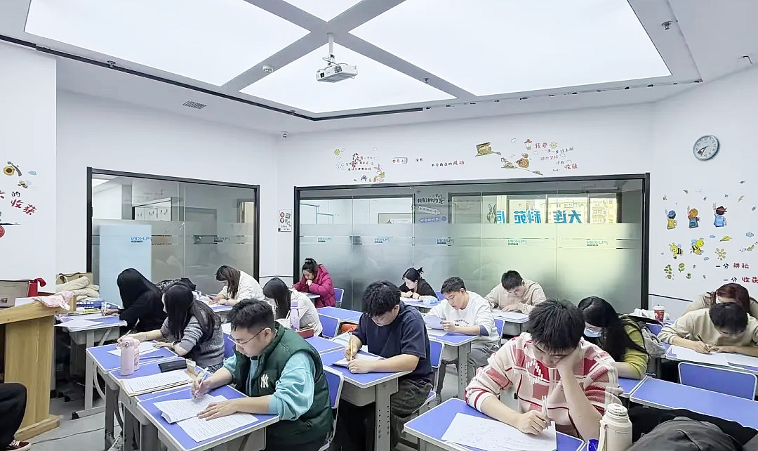 1769494278874656157115990016