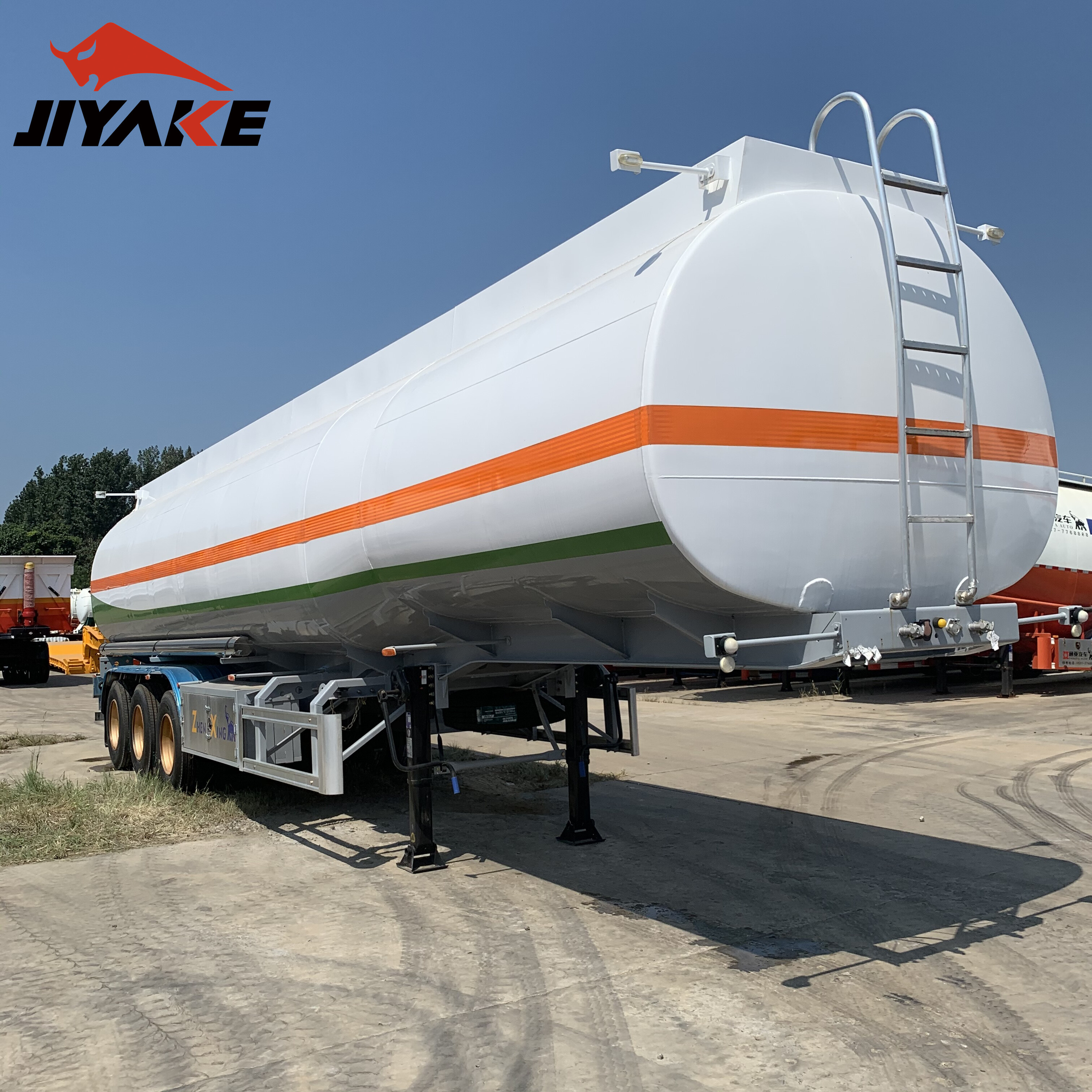 Remolque cisterna para transporte de gasolina