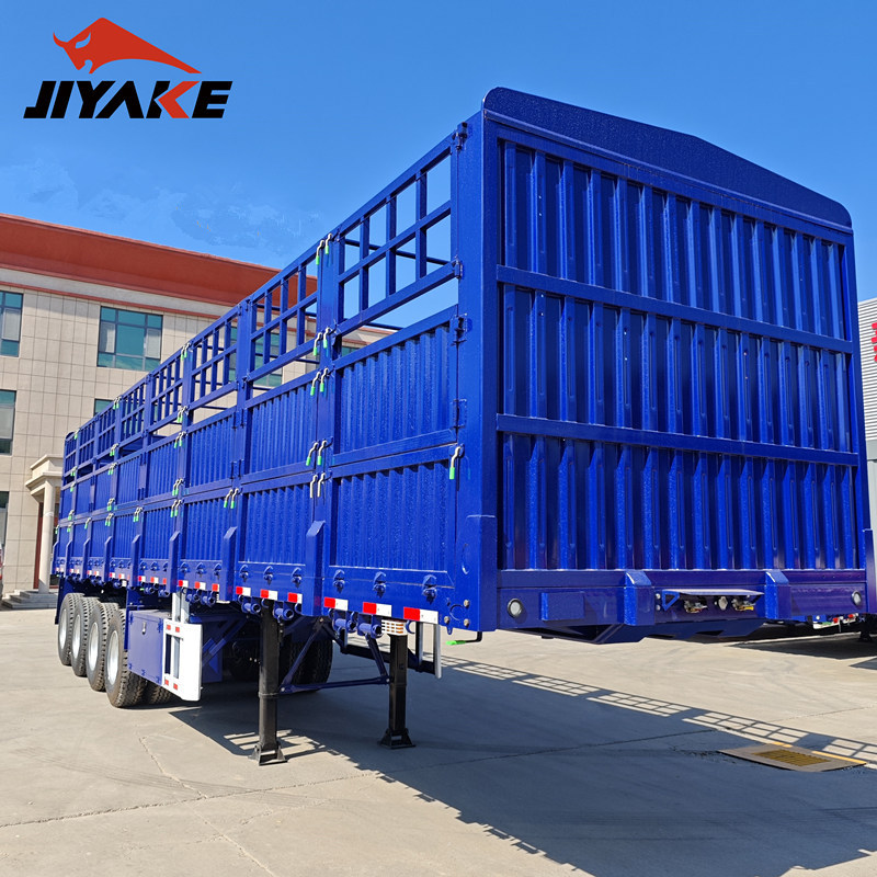 Remolque de carga con valla