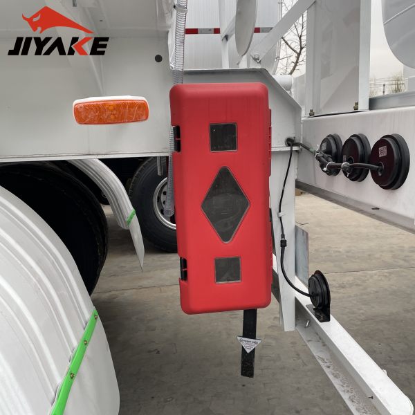 Remolque cisterna de combustible (6)