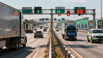 China's 2026 Qingming Holiday Sees 61M Daily Highway Vehicles, Testing Transport Tech