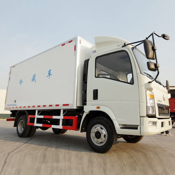 HOWO light refrigerator truck 3ton capacity 4X2 driving type