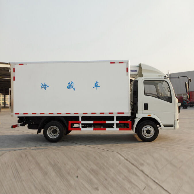 HOWO Light Refrigerator Truck 3ton Capacity 4X2 Driving Type