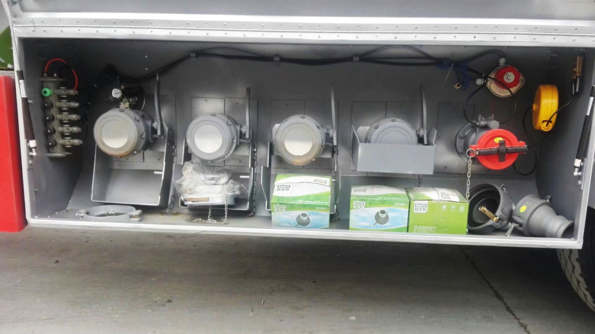3 Axles Fuel Tank Semi Trailer 60m³_5.jpg