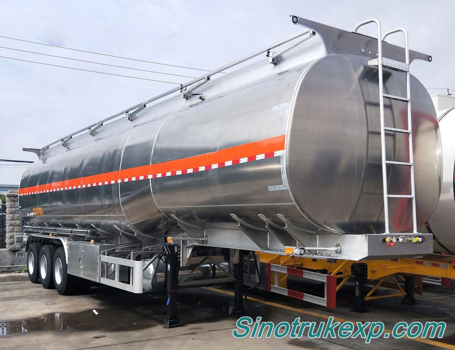3 Axles Stainlessness Fuel Tanker Semi Trailer 42m³