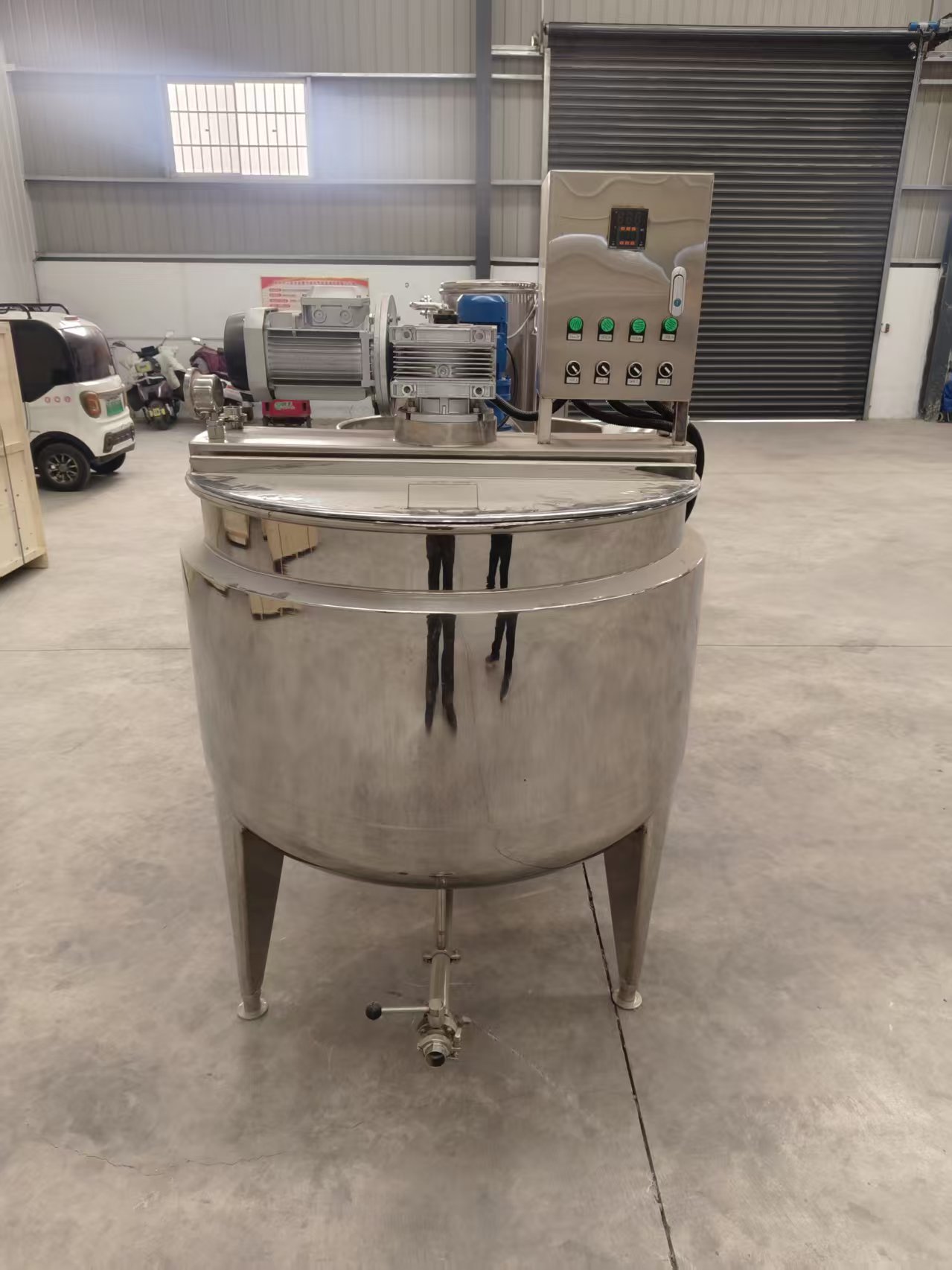 Tanque de mezcla con calentamiento y agitador con raspador