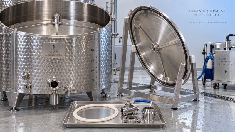 Limpieza de depósitos de vino con tapa flotante: juntas, parte inferior de la tapa y salidas