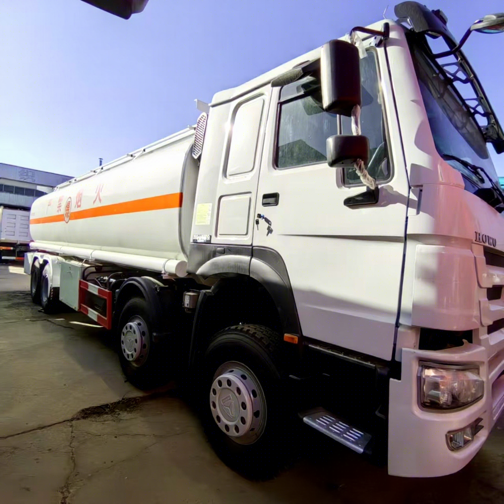 Sinotruk Howo High Quality Liquefied Petroleum Gas Tank Truck Diesel Water Tank Truck
