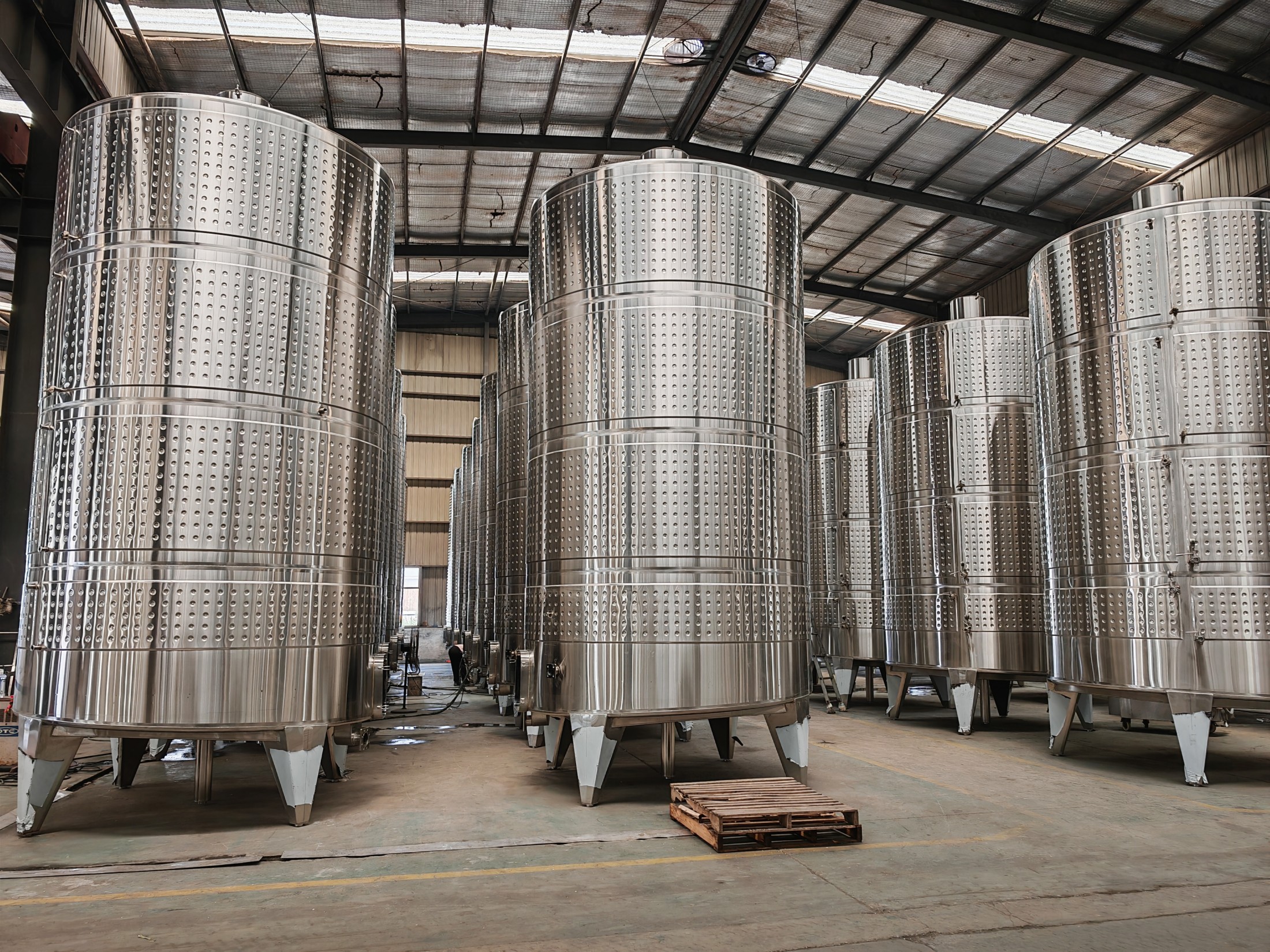 Tanques de acero inoxidable de alta calidad para la elaboración de vino