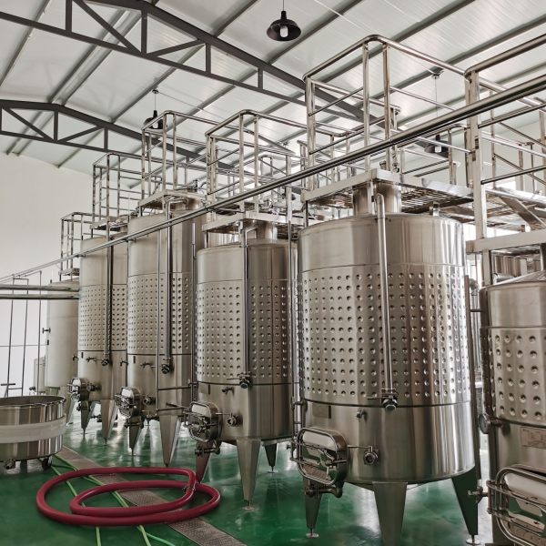 tanques de fermentación de vino