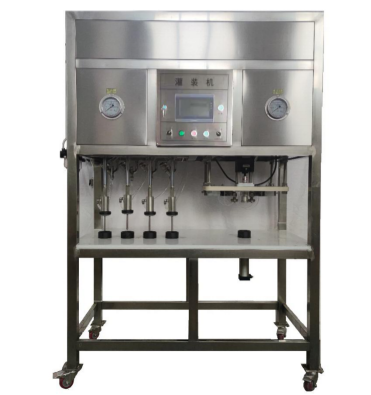 máquina llenadora y cerradora de latas de cerveza