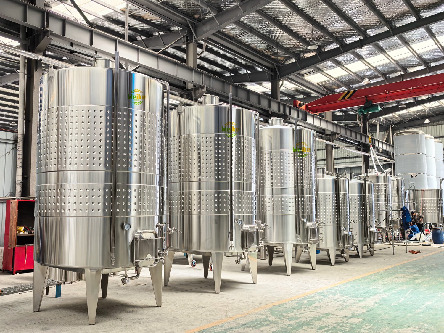 tanques de fermentación de vino tinto